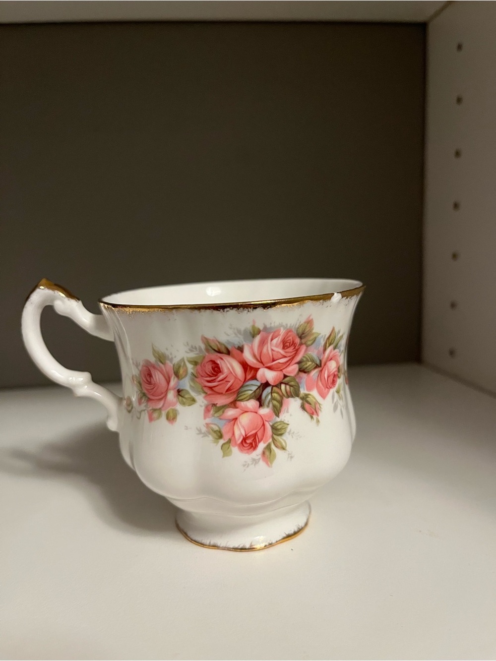 Paragon Elizabeth Rose Bone China Tea Cup England White Pink Floral Gold Trim - Picture 3 of 4